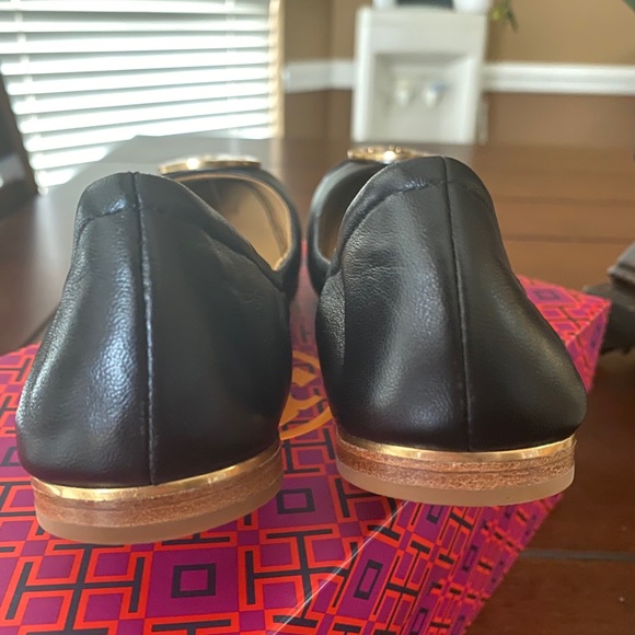 Tory Burch Minnie Logo Medallion - Picture 5 of 7